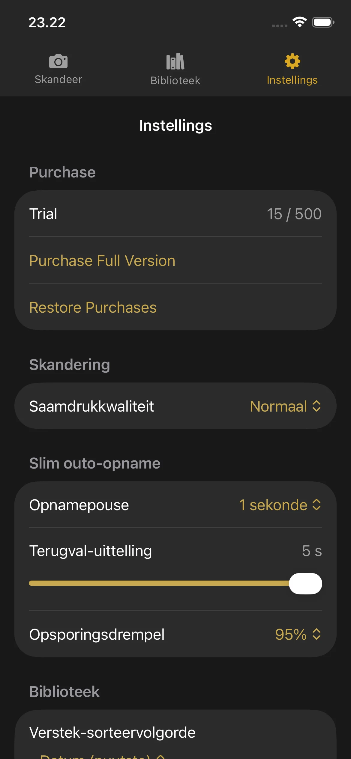 Knut app Settings view showing compression quality selector, auto-capture toggle, camera lens picker, and trial status.