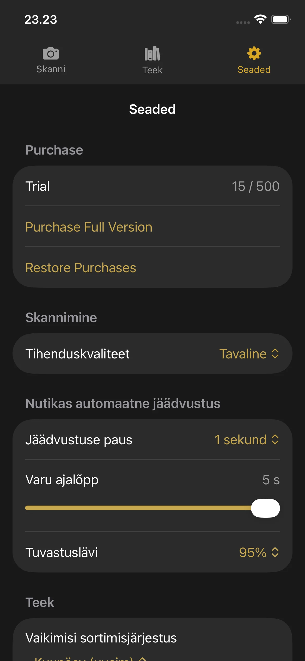 Knut app Settings view showing compression quality selector, auto-capture toggle, camera lens picker, and trial status.