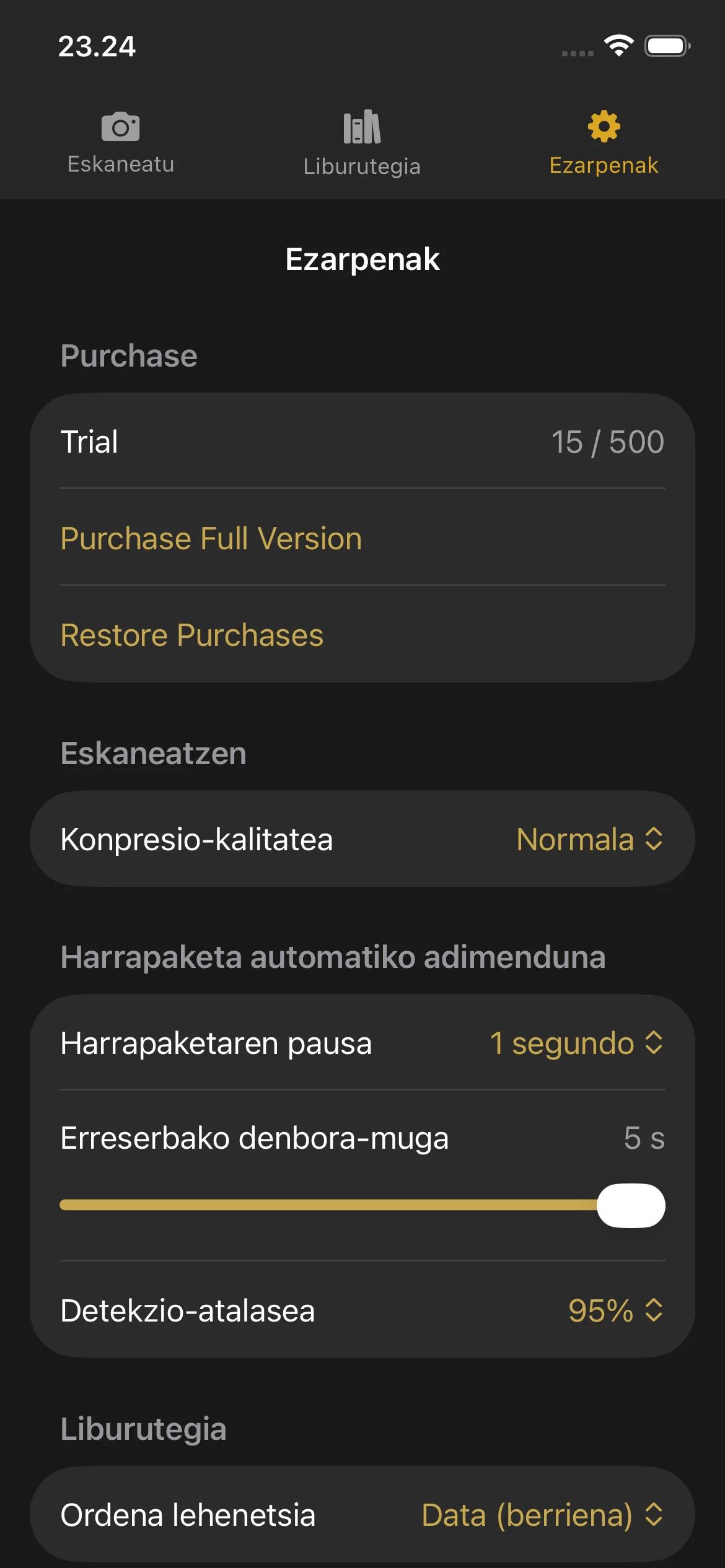 Knut app Settings view showing compression quality selector, auto-capture toggle, camera lens picker, and trial status.