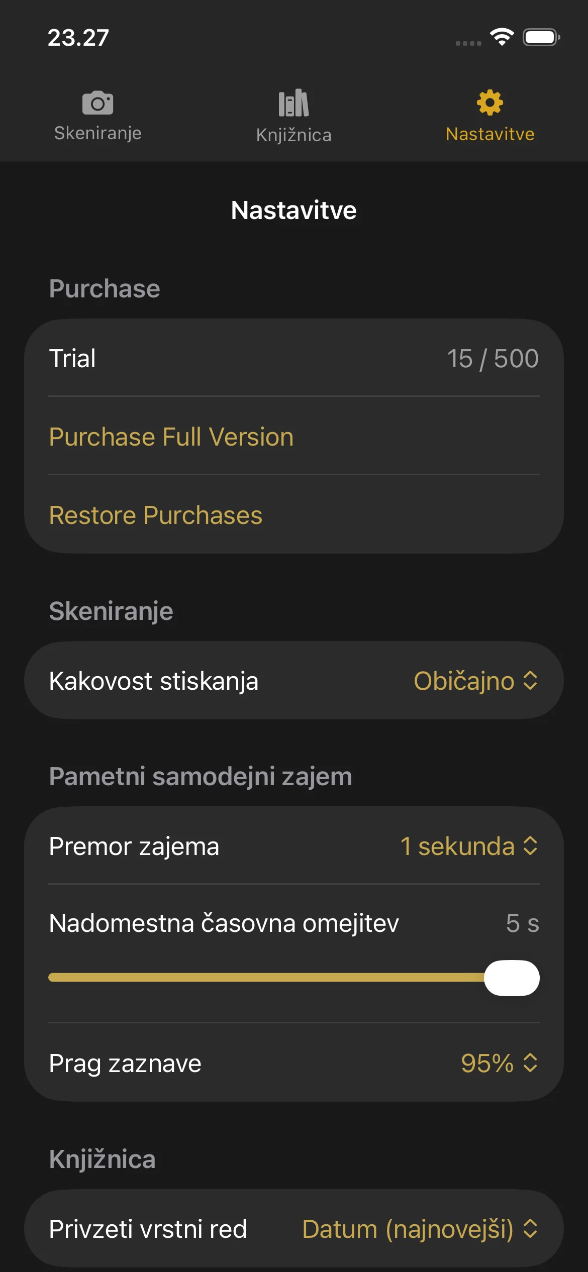 Knut app Settings view showing compression quality selector, auto-capture toggle, camera lens picker, and trial status.