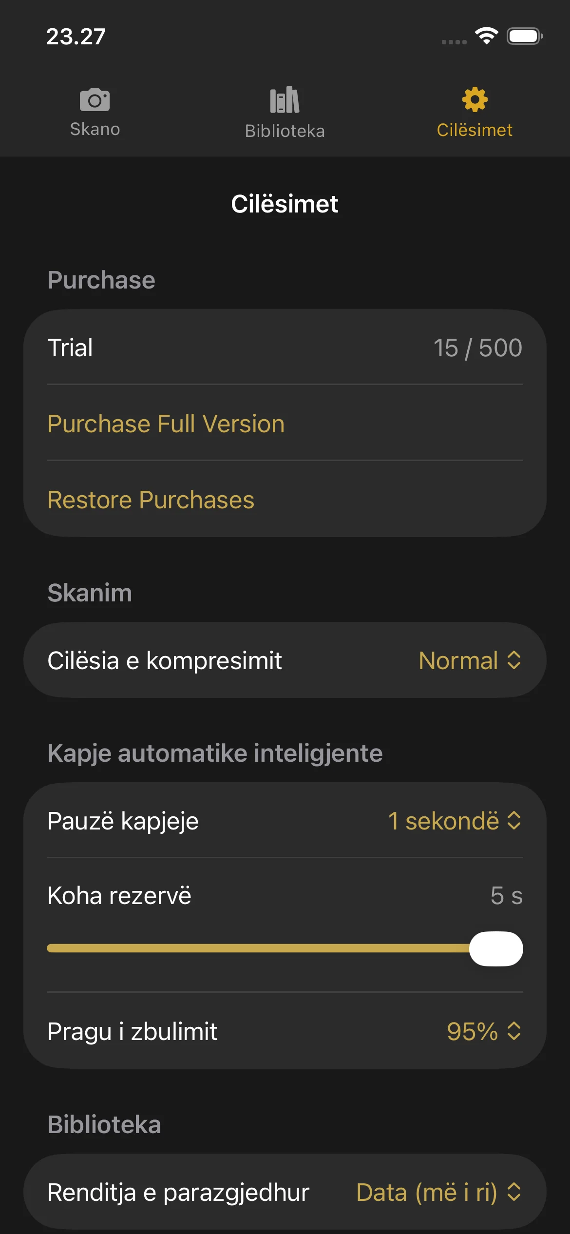 Knut app Settings view showing compression quality selector, auto-capture toggle, camera lens picker, and trial status.