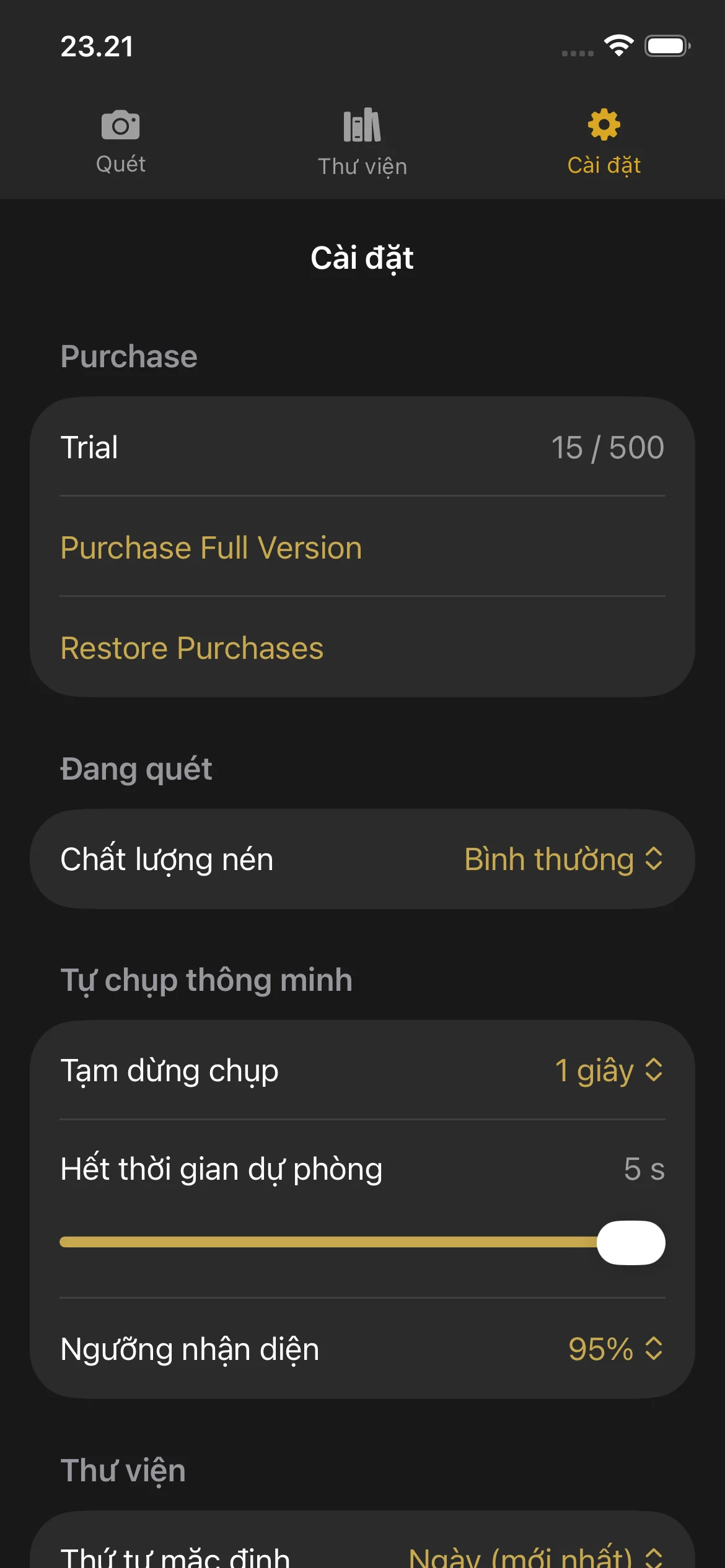 Knut app Settings view showing compression quality selector, auto-capture toggle, camera lens picker, and trial status.